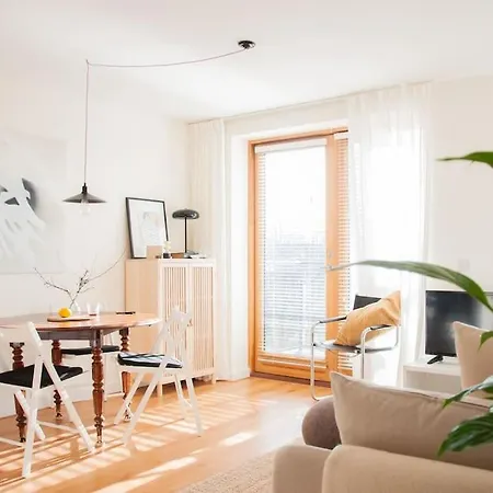 아파트 2 Bed 2 Bath With Canal View
