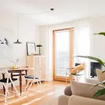 Apartment 2 Bed 2 Bath With Canal View