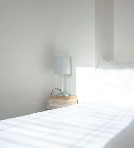 2 Bed 2 Bath With Canal View Lägenhet