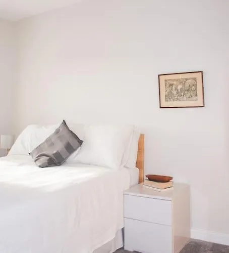 2 Bed 2 Bath With Canal View Lägenhet