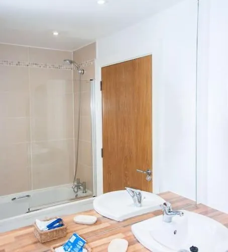 2 Bed 2 Bath With Canal View Apartament *