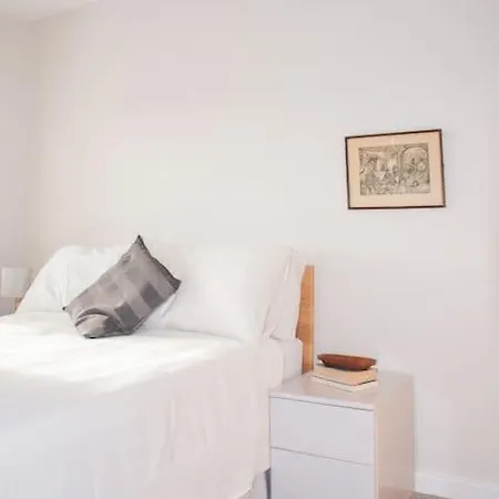 2 Bed 2 Bath With Canal View Apartmán